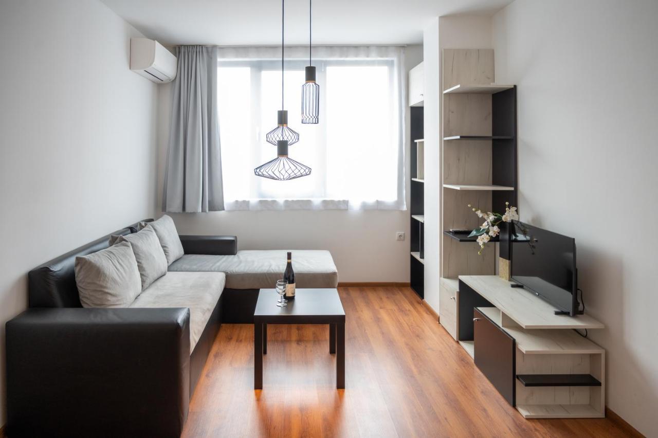 Sunny 1Bdr Apartment Near Center 索菲亞 外观 照片