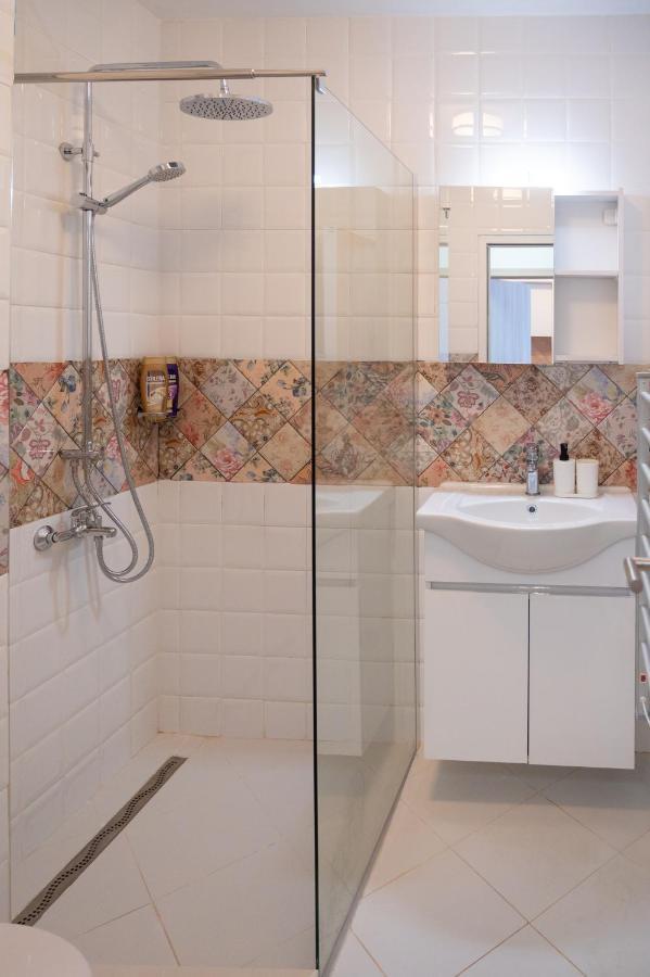 Sunny 1Bdr Apartment Near Center 索菲亞 外观 照片