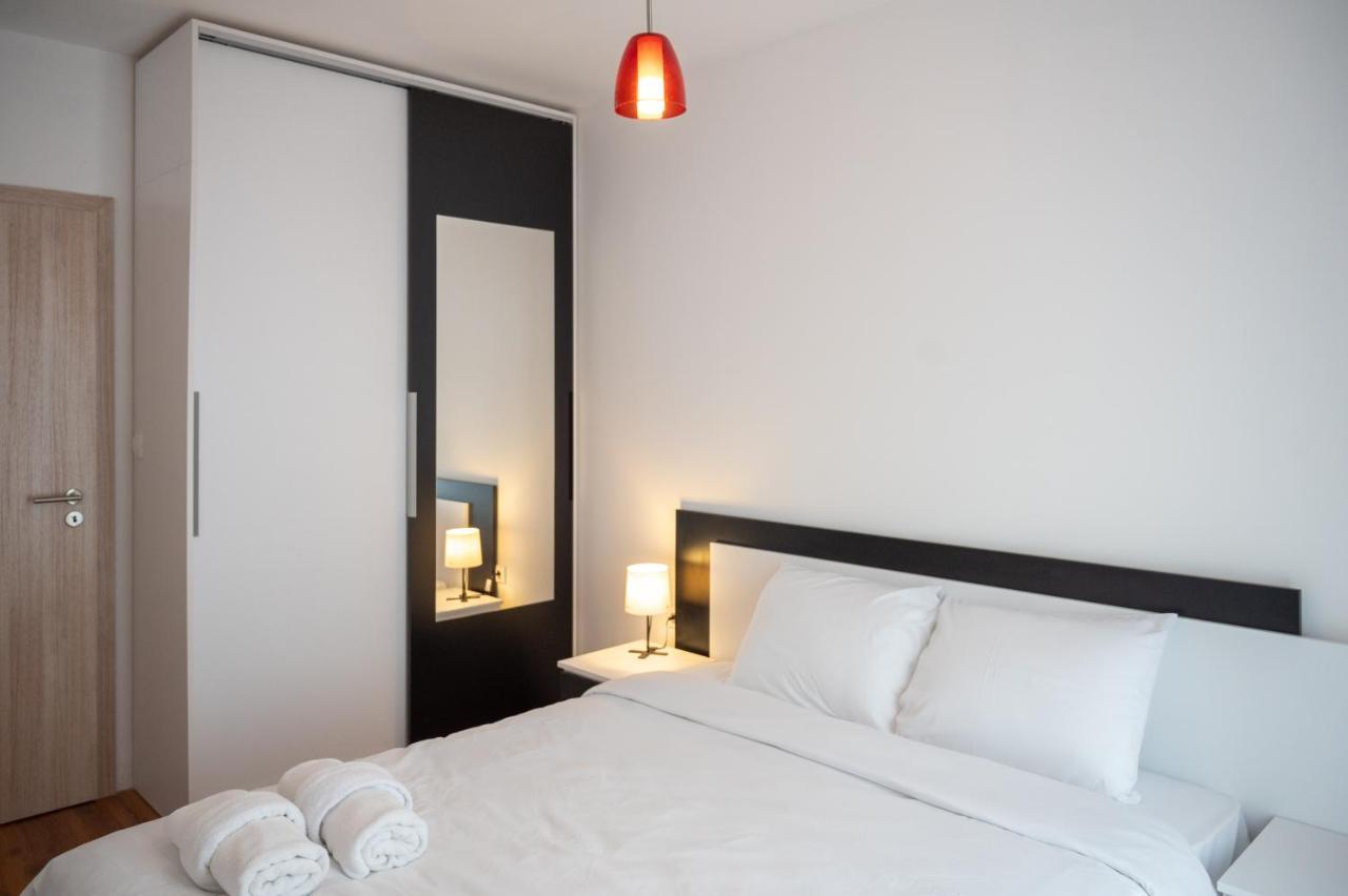 Sunny 1Bdr Apartment Near Center 索菲亞 外观 照片