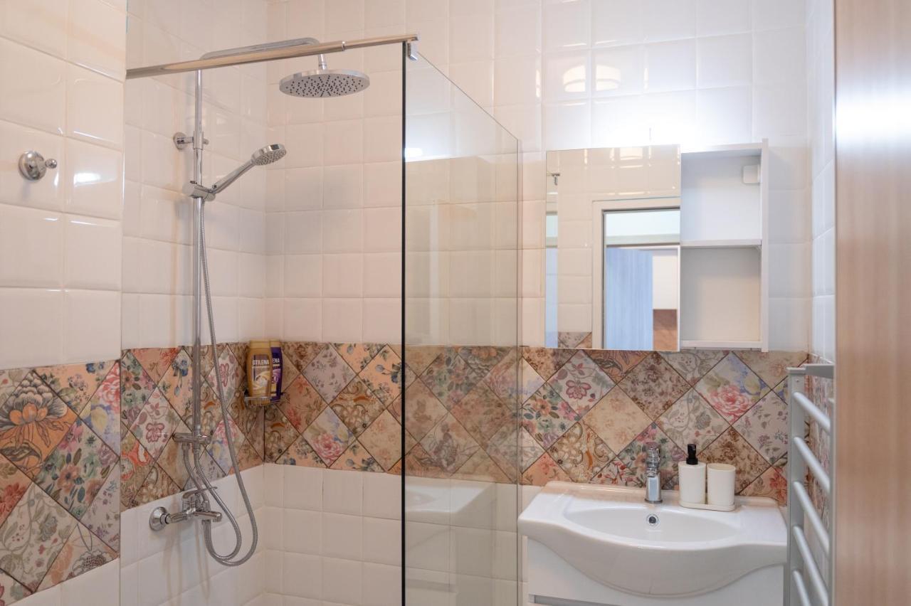 Sunny 1Bdr Apartment Near Center 索菲亞 外观 照片